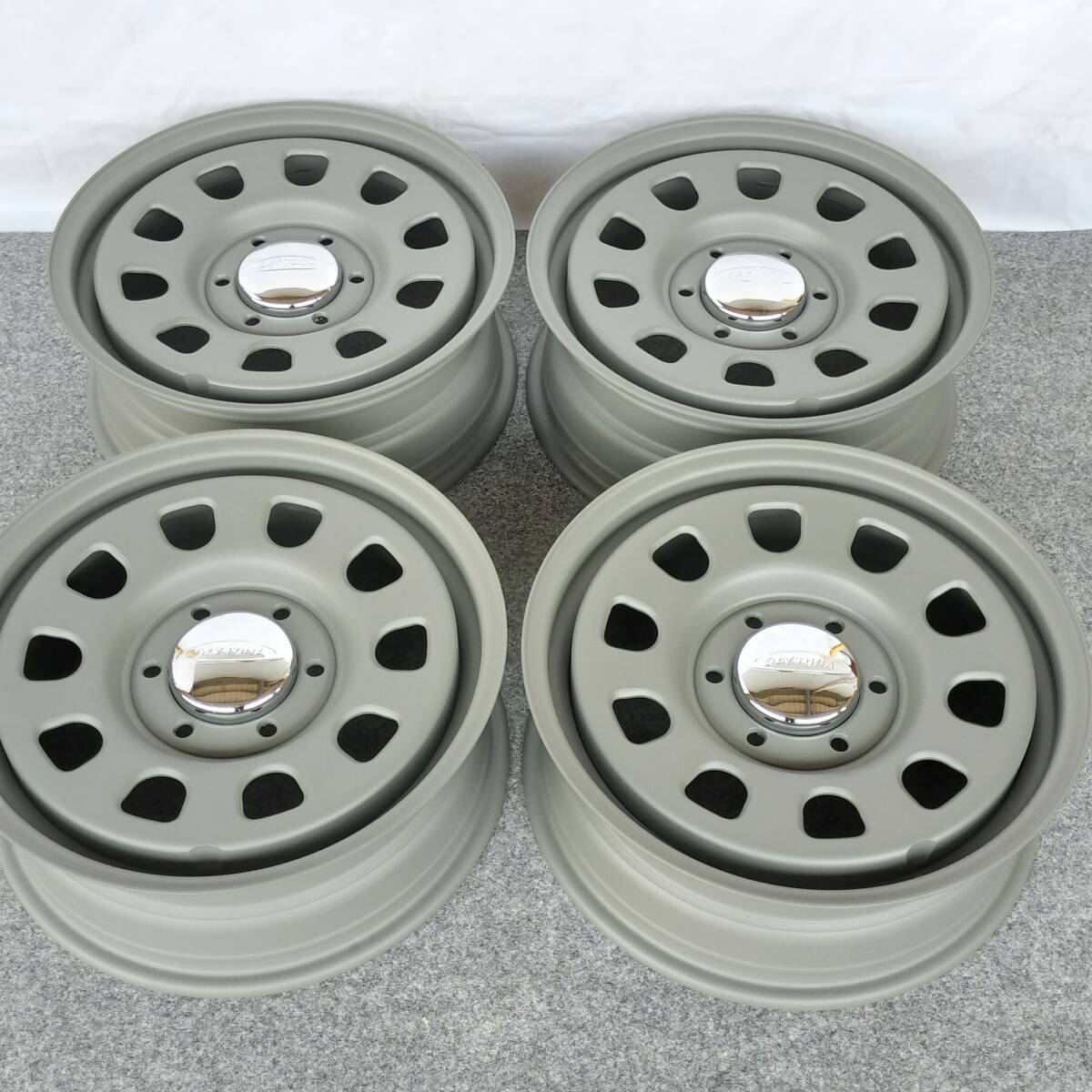 デイトナ マットグレー 17-6.5J 6H139.7 +38 TOYO H30 215/60R17 ホワイトレター ハイエース レジアスエース 200系 特価品! 01-2596S拍卖