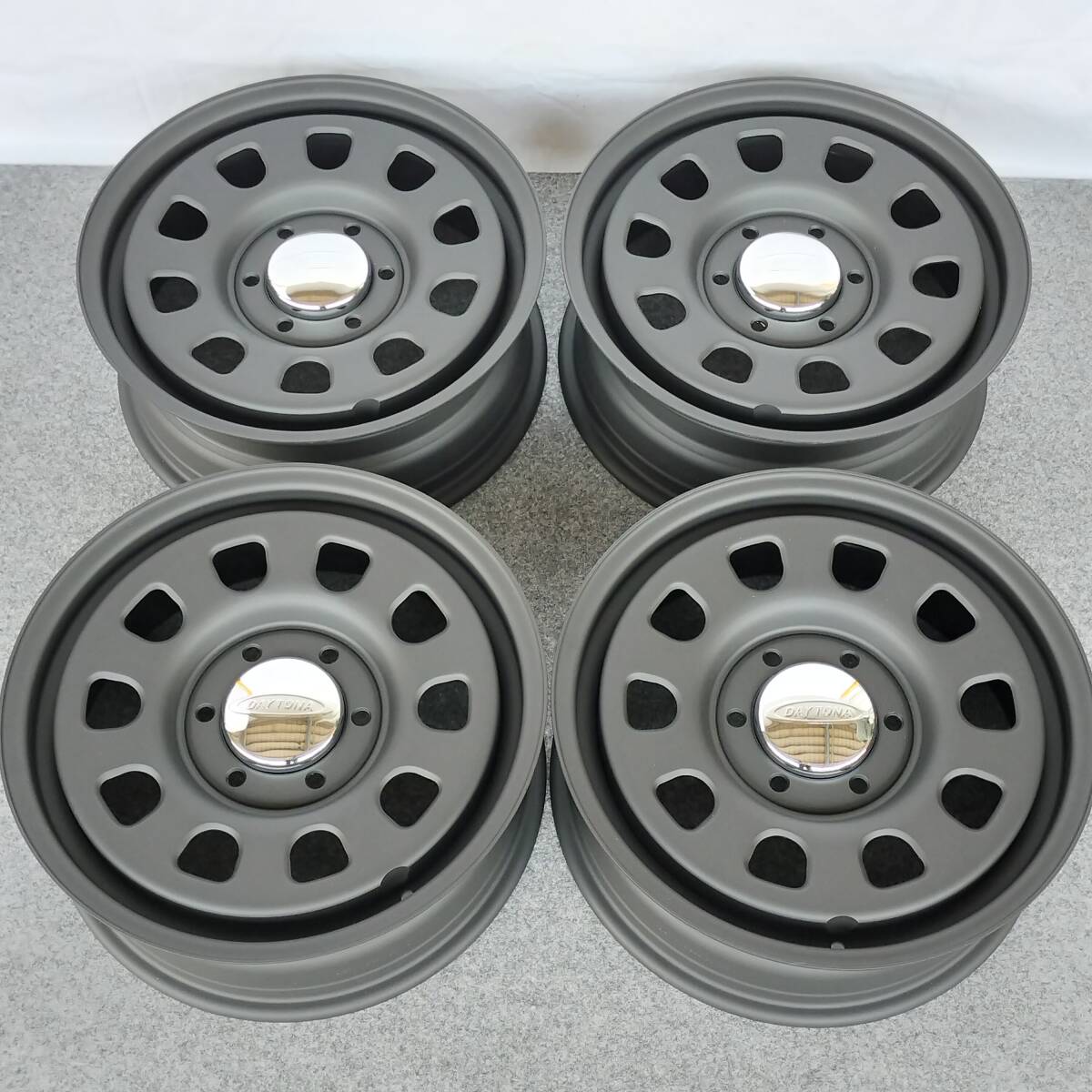 デイトナ マットブラック 17-6.5J 6H139.7 +38 TOYO H30 215/60R17 ホワイトレター ハイエース レジアスエース 200系 特価品! 01-2597S拍卖