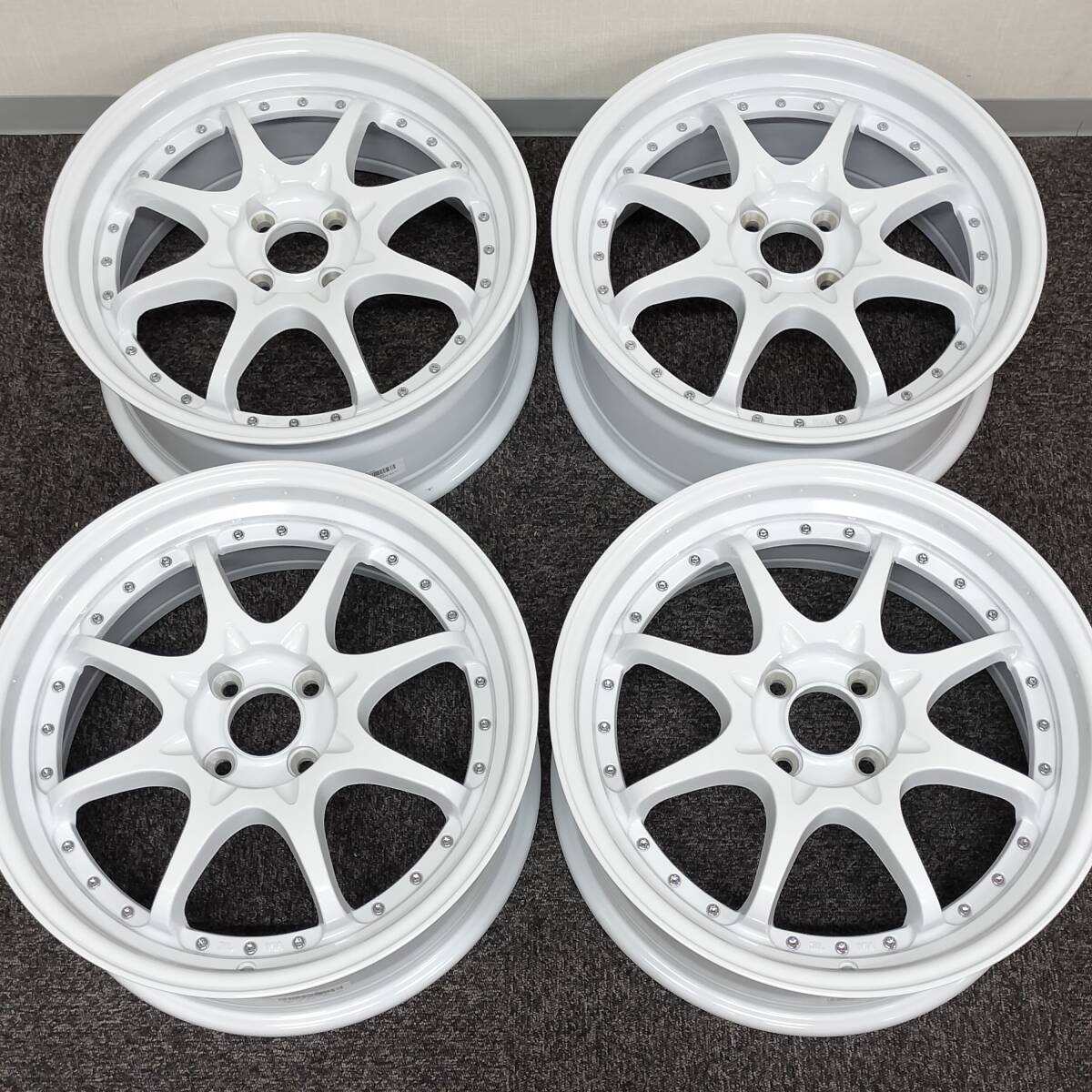 BMS CORE ホワイト 17-7.0J 4H100 +40 4本セット BMW ミニ アクア ヤリス ヴィッツ ノート フィット スイフト デミオ 01-2318S拍卖