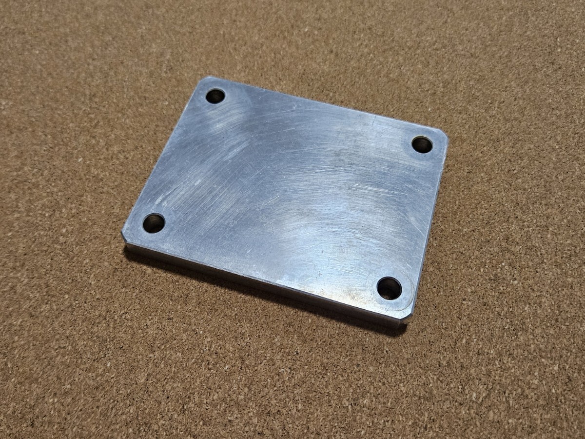 ★送料無料★メーカー不明 アルミ エンジンプレート YAMAHA KT100 ピッチ 96×70 10㎜厚拍卖
