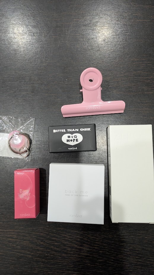 ロムアンド 福袋4点セット ベアウォーターティント04 ベターザンチークB01 トーンアップサンクッション ゼロサンクリーン拍卖