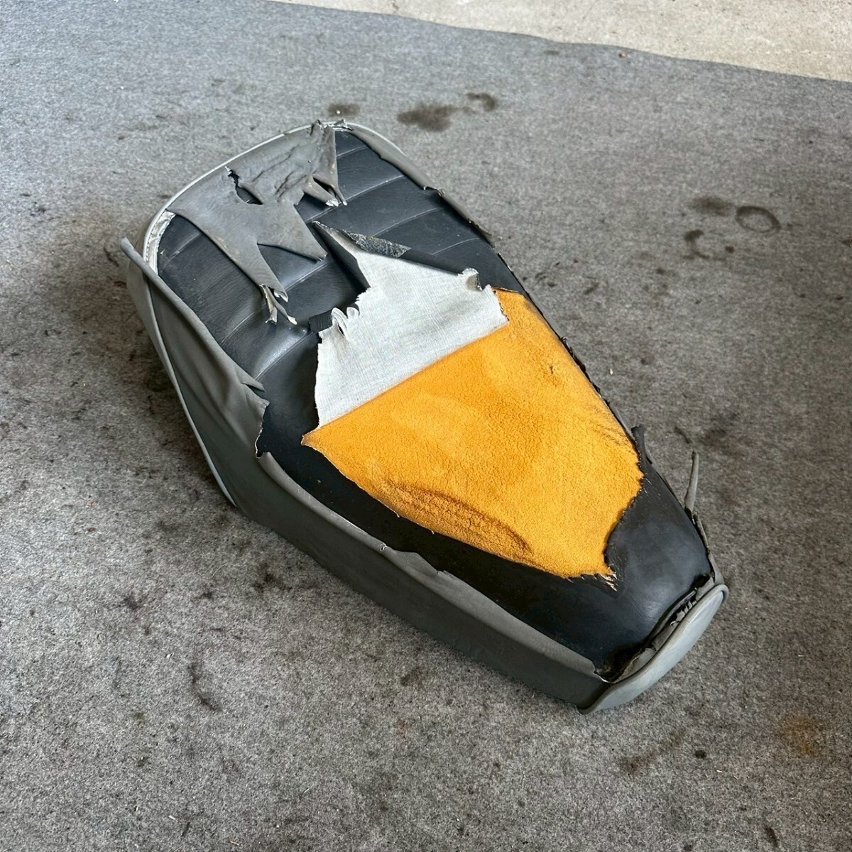 シャリー 角目シャリー シート 純正 破れあり ジャンク cf50 cf70 拍卖