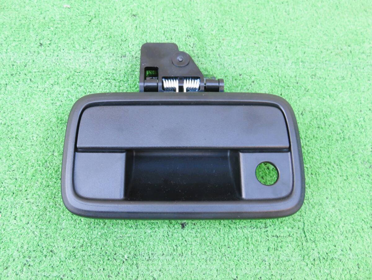 納車外し!ダイハツ S700V/S710V 現行 ハイゼットカーゴ バックドア アウターハンドル カメラ穴無し拍卖