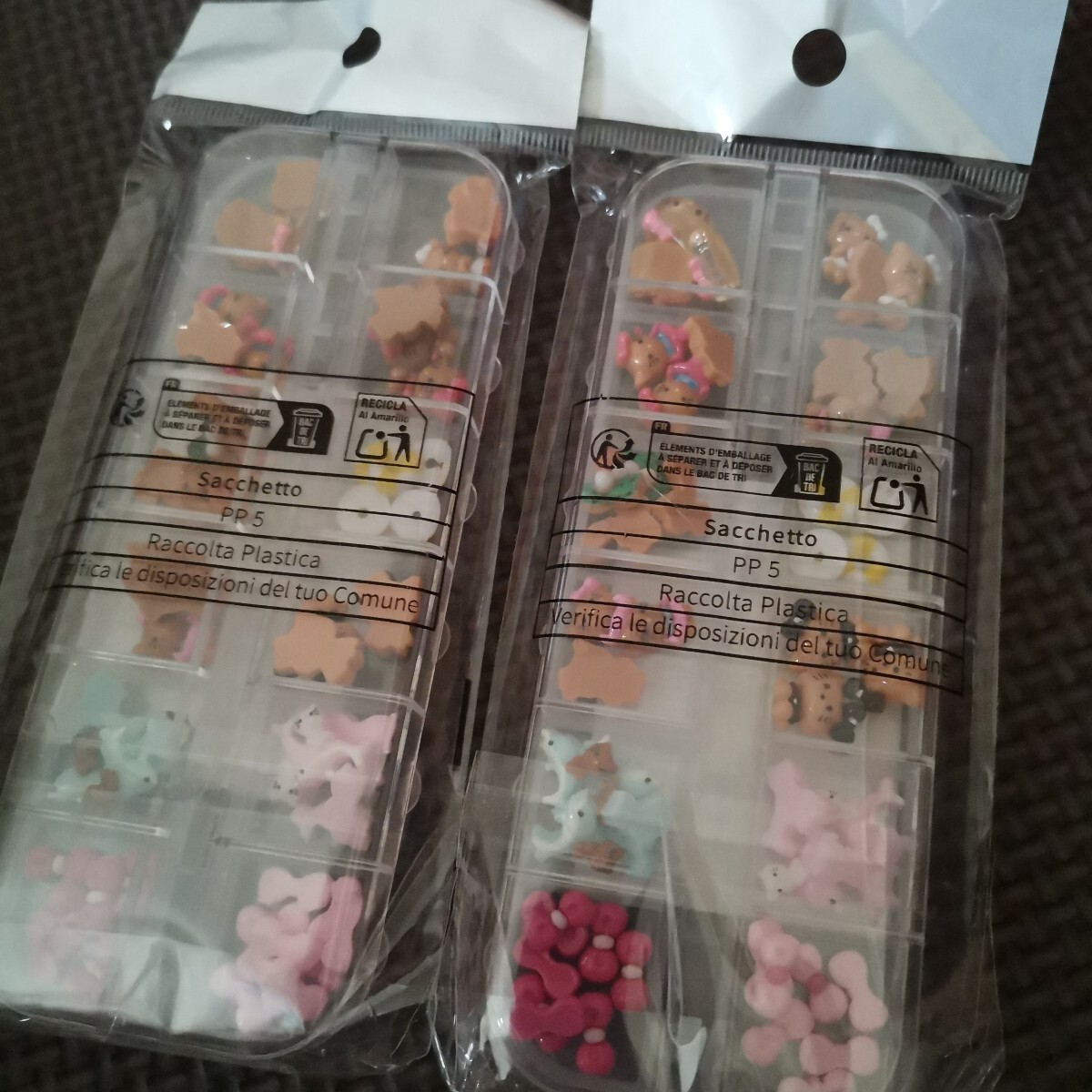 日焼けキティ デコパーツ ケース付き 2個セット プラパーツ デコレーションパーツ キャラクター サンリオ キティー キティちゃん拍卖