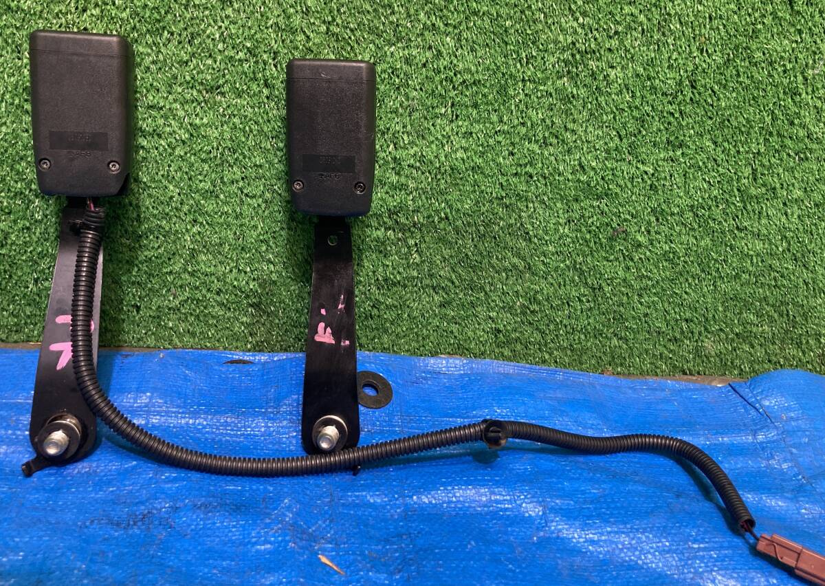 ホンダ ステップワゴン RG1 シートベルト受け キャッチャー 運転席側 センサー付き 助手席側 2個セット 管25325拍卖