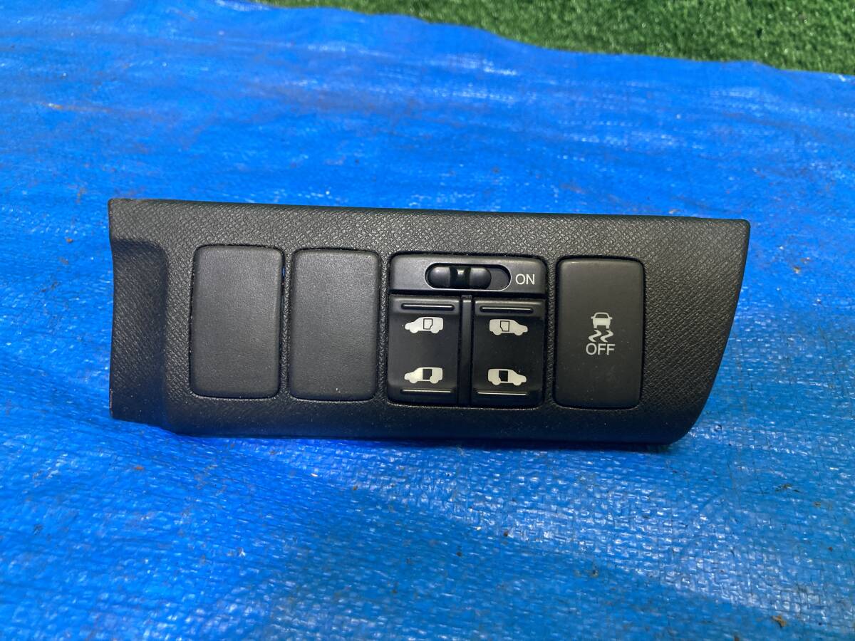 ホンダ ステップワゴンスパーダ RK5 パワースライドドアスイッチ 横滑り防止オンオフスイッチ 両側スライド用 枠付き 管25349拍卖