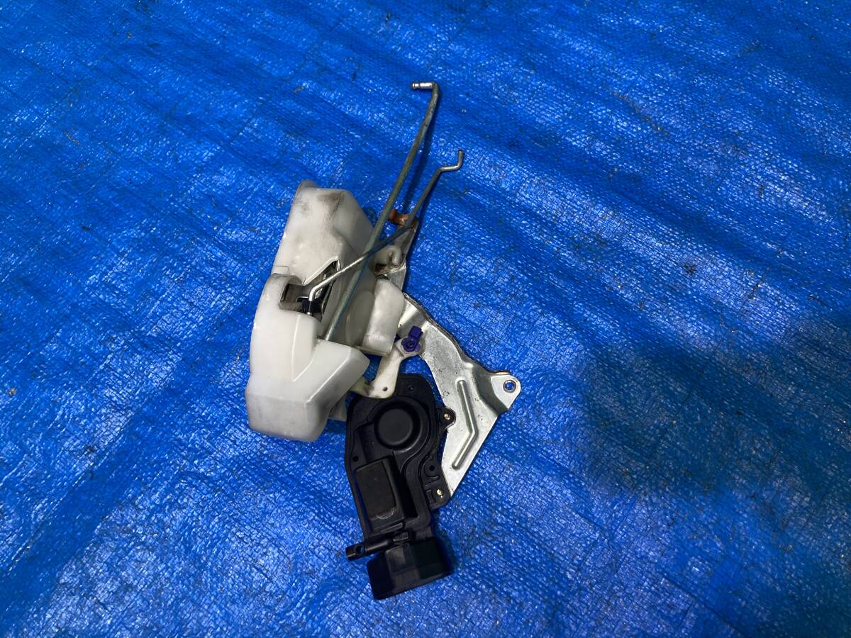 ダイハツ コペン L880K 右ドアロックソレノイド アクチュエーター 運転席側 右側 作動確認済み カプラー5ピン 93E 0511 管25441拍卖