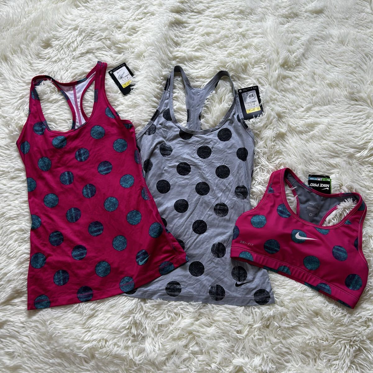 新品未使用 NIKE ナイキ タンクトップ2枚 スポーツブラ1枚 3点セット ドット水玉 Sサイズ フィットネス ヨガ エアロ拍卖