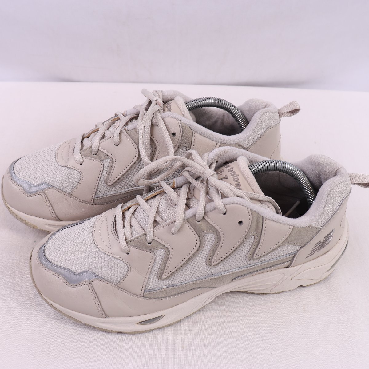 875 ニューバランス 27.5cm/new balance 灰 グレー 銀 シルバー 中古 古着 メンズ スニーカー yy6486拍卖