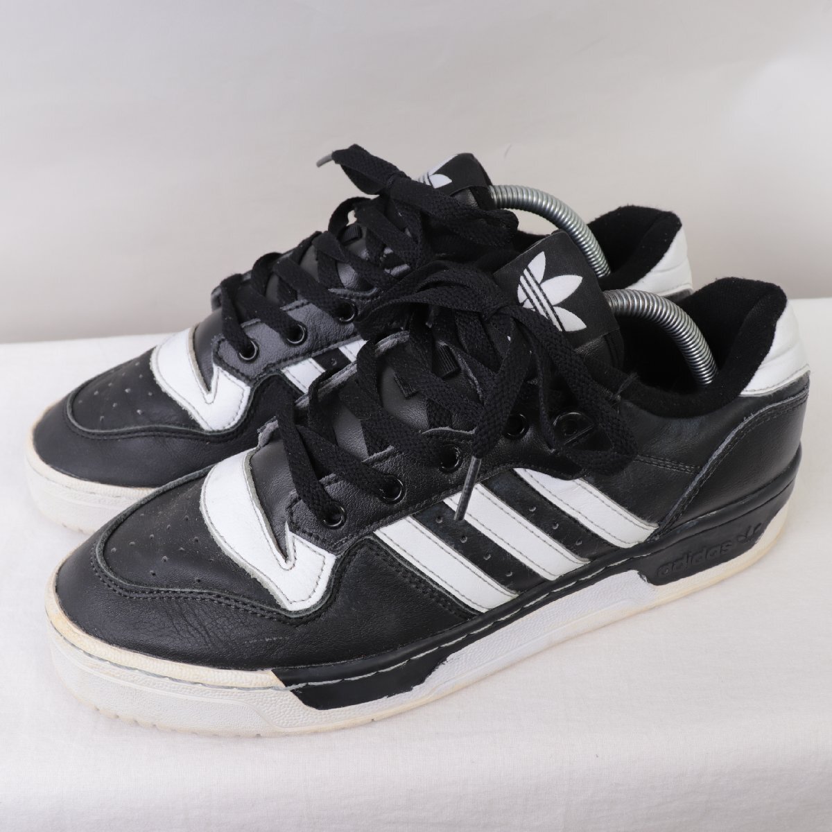 RIVALRY LOW 26.5cm/adidas ライバルリー ロー アディダス スニーカー 黒 ブラック 白 中古 古着 メンズ ad6570拍卖