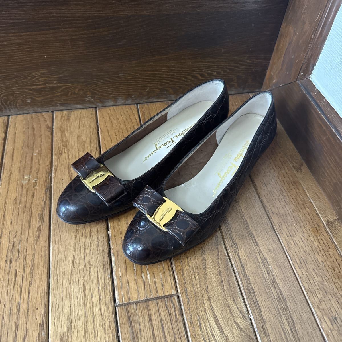 フェラガモ vera パンプス 型押し 美品拍卖