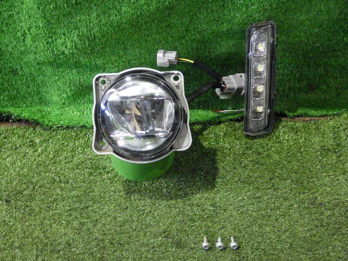 ◆ トヨタ ルーミー M900A 【 左 フォグランプ フォグライト 】 LED 白 作動確認済み 中古 G205 H3-3 ◆拍卖