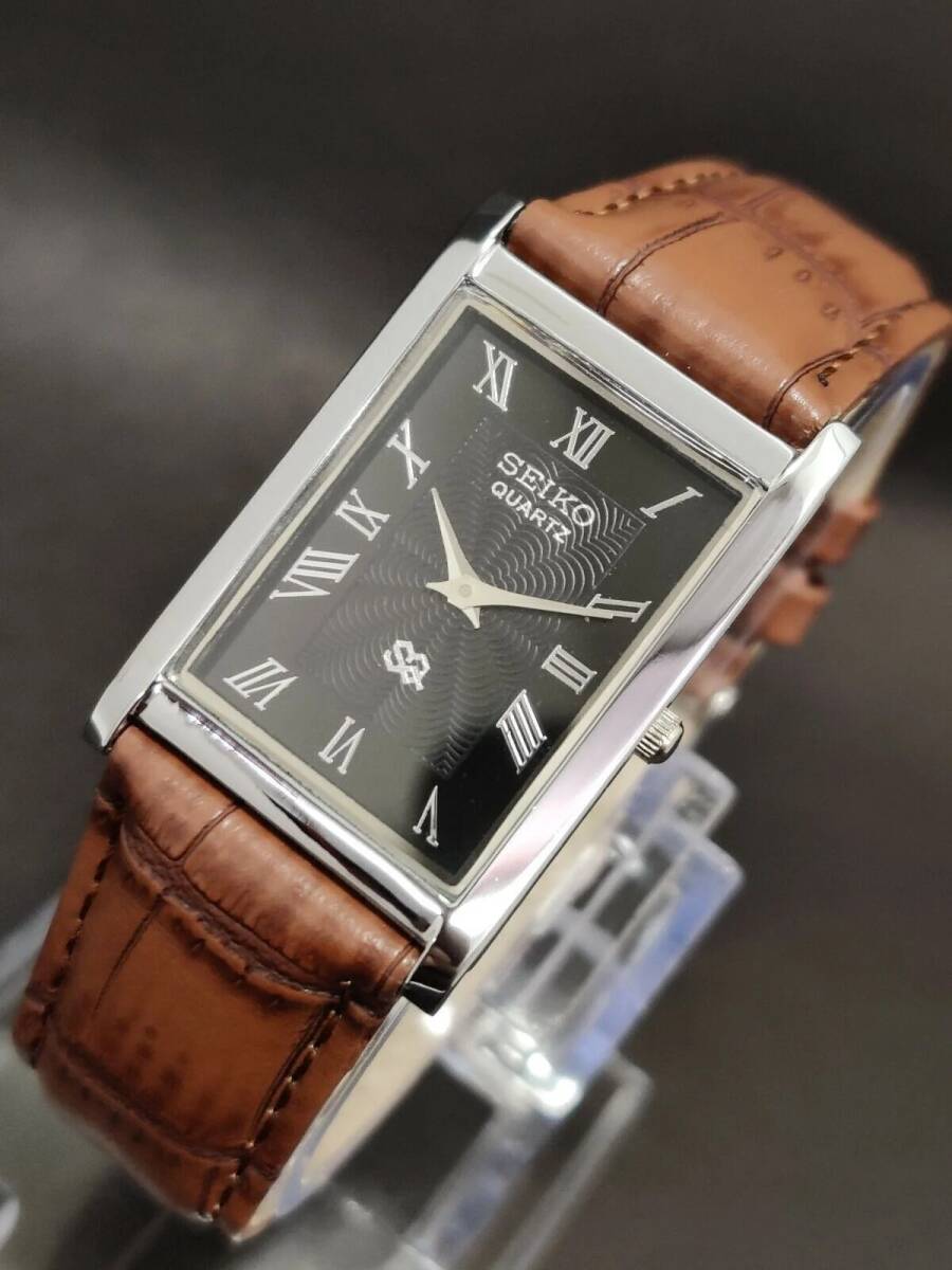82:OH済 海外限定★ヴィンテージ★セイコー★SEIKO★クォーツ★メンズ 日本未発売 腕時計 ヴィンテージ シルバー 茶ベルト★送料無料拍卖