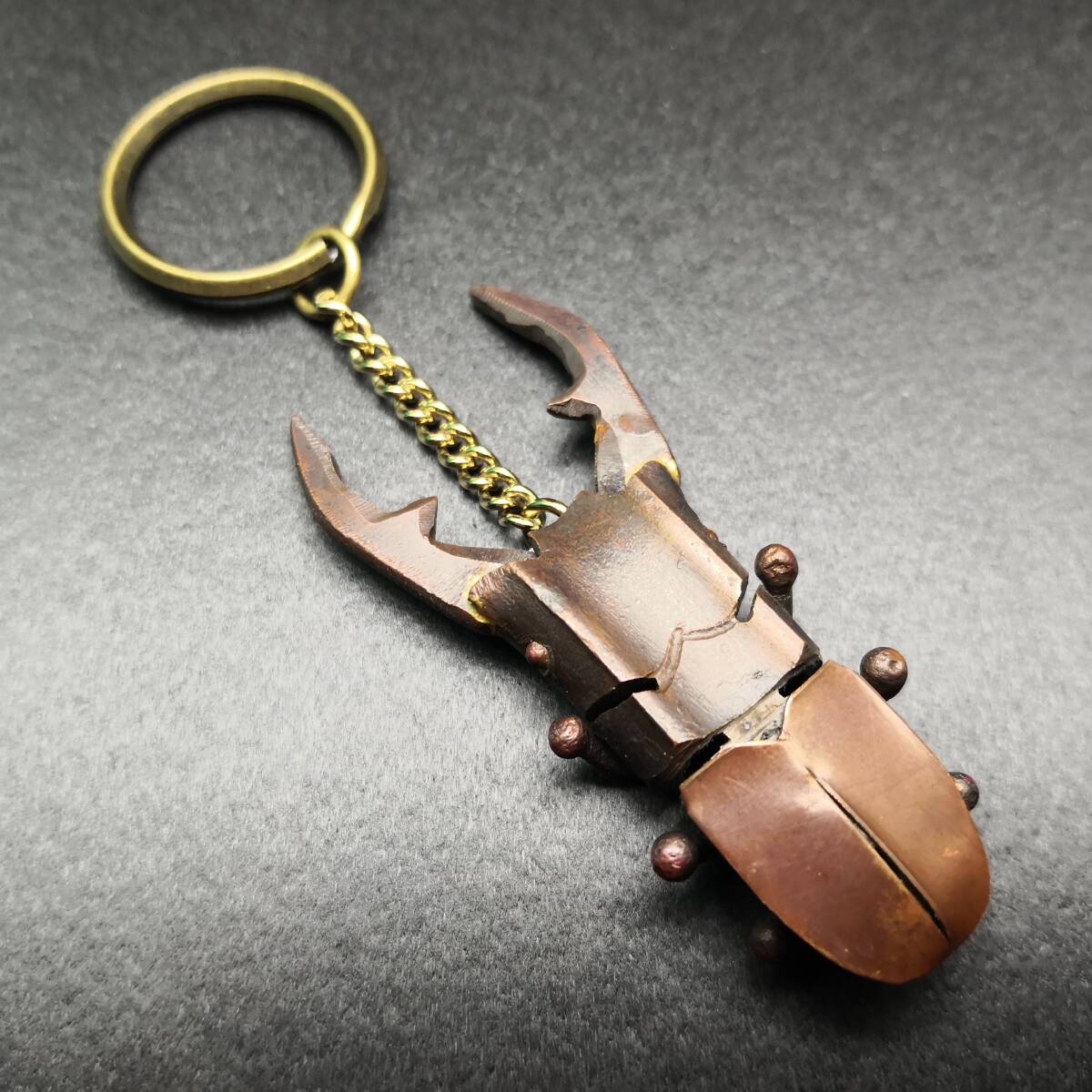 金属工芸作家作 クワガタのキーホルダー 真鍮製拍卖