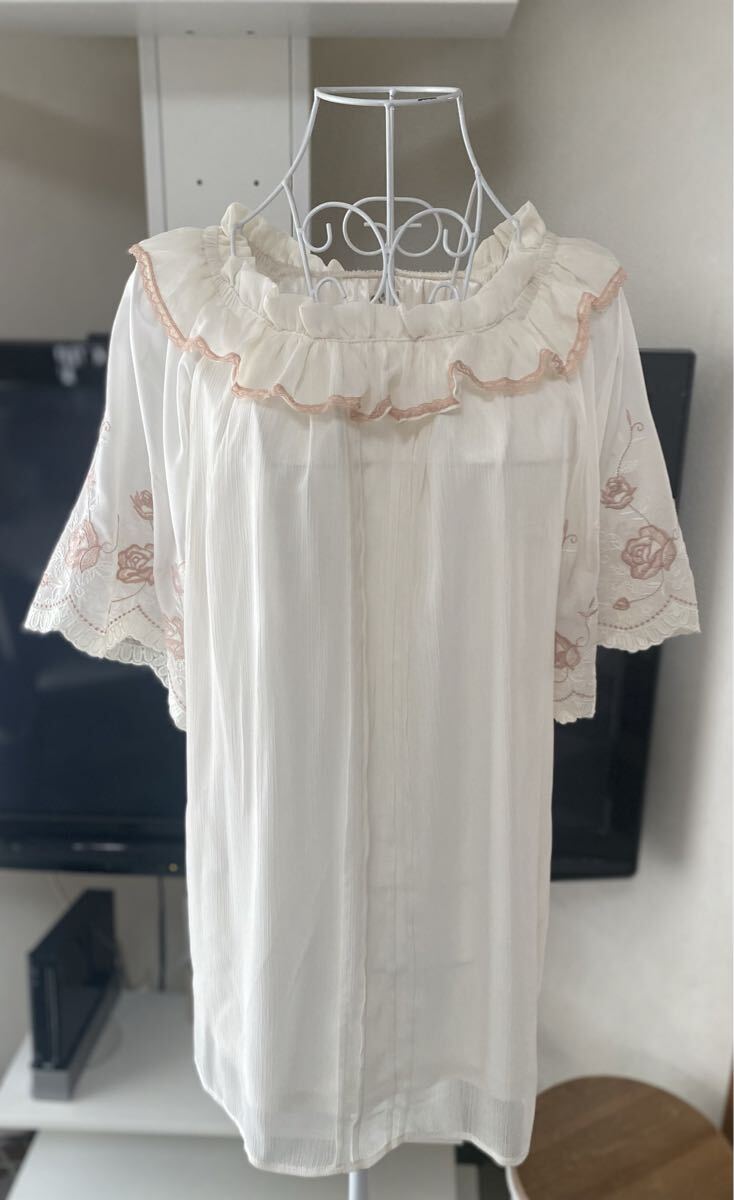 美品axes femme トップス チュニック 半袖 刺繍 ブラウス拍卖