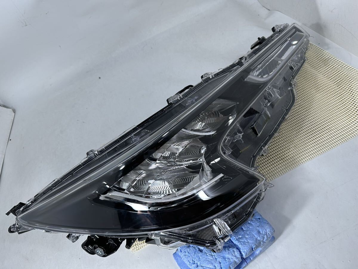 M42-3-6 カローラツーリング  右 NRE210 打刻U 12-633 LED ヘッドライト ZRE210 ZRE212 等拍卖