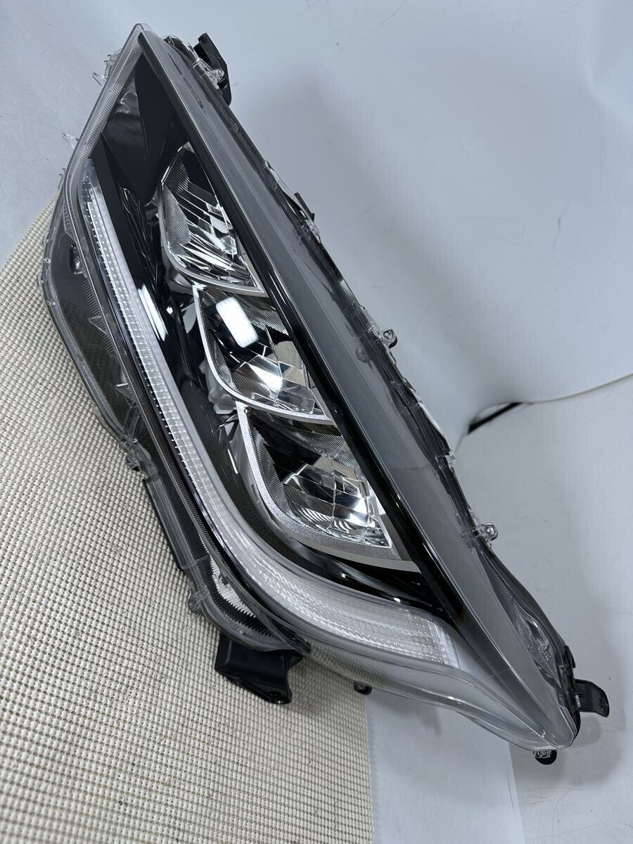 M21-4-2 ヤリス 左 MXPA10 MXPA15 KSP210 MXPH10等 打刻K2 k0-3 ヘッドライト拍卖