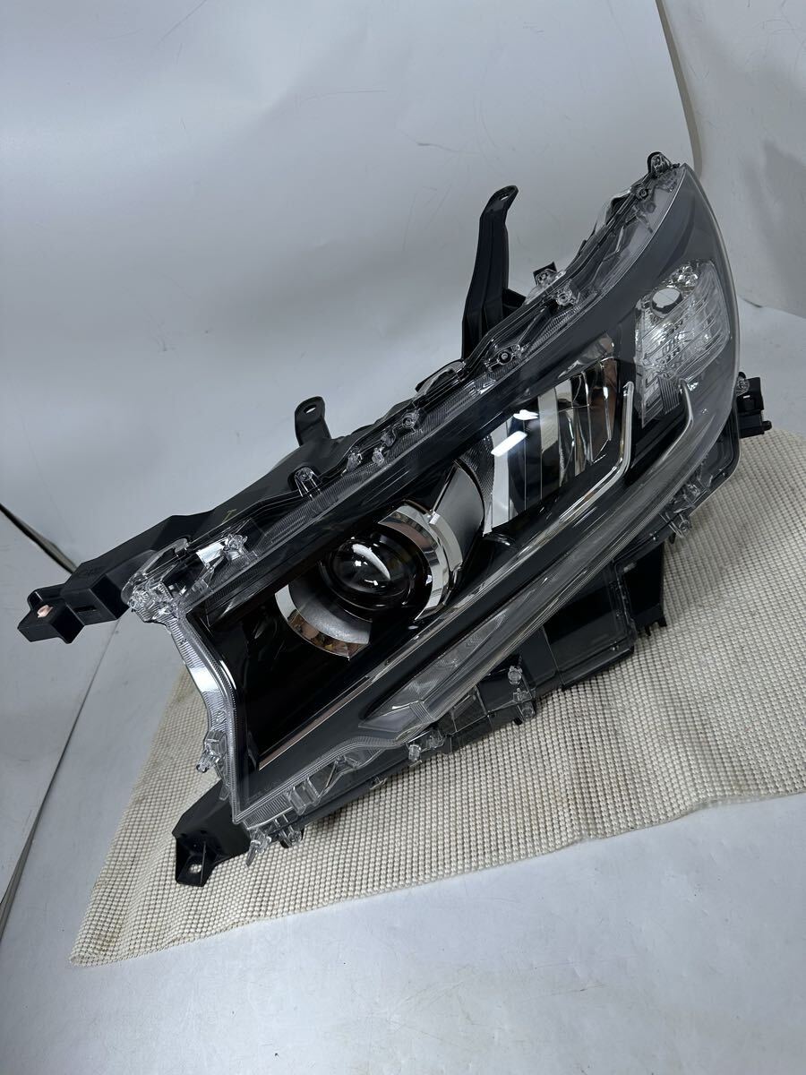 M32-1-2  良品 ランドクルーザープラド 左 後期 TRJ150W 打刻T GDJ151W 60-262 ヘッドライト拍卖
