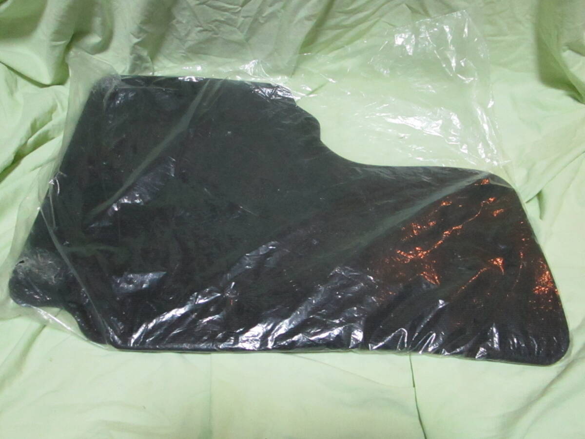 アウディ TTクーペ 未使用品 8JCESF 純正 フロアマット 運転席・助手席 黒色拍卖