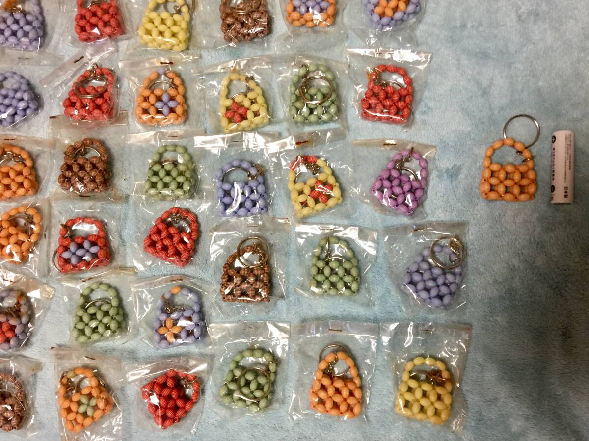 ビーズ使用 バック モチーフ 34個 未使用 新品 アクセサリー キーホルダー チャーム リメイクにも拍卖