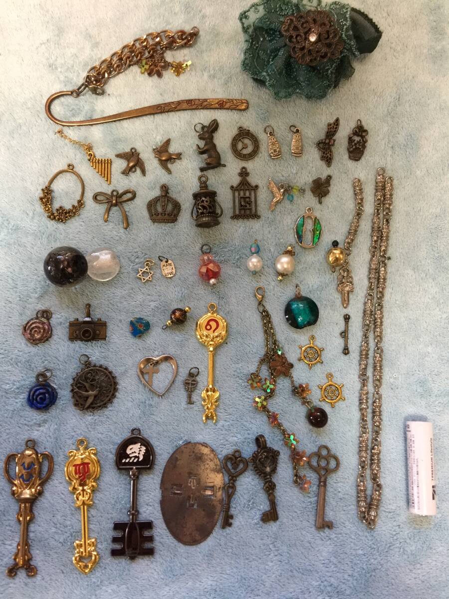 ハンドメイド モチーフ パーツ ペンダントヘット 色々素材 ハンドクラフト 手芸 金属 ビーズ 他 リメイクにも拍卖