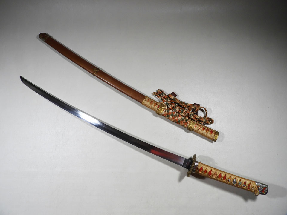 ●模造刀 金梨地 弦葉紋蒔絵糸巻太刀拵 大和刀 すっきり直刃 刃渡長身73cm 全長104cm リアル 精密 コスプレにも 使用感 / 剣具(単)拍卖