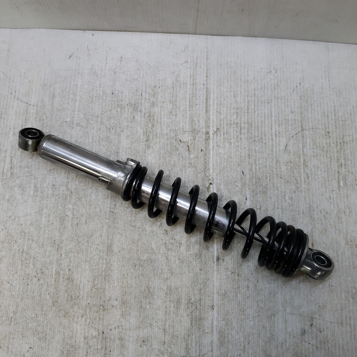 スズキ グラストラッカー リアサス 1本 ① 100 【0824-406】拍卖