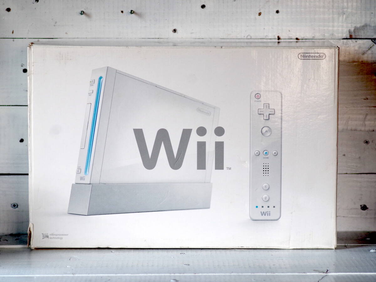 M13204【Wii】動作OK!! リモコンx2 ヌンチャクx2 本体 箱 説明書 アダプタ センサーバー AVケーブルなど 本体傷あり 表面殺菌清掃100サイズ拍卖