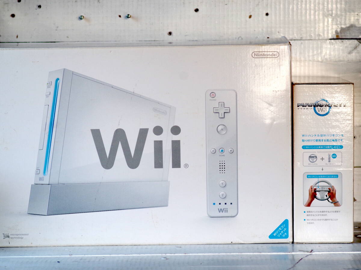 M13207【Wii】動作OK!! リモコンx2 ヌンチャクx2 本体 箱 説明書 アダプタ センサーバー AVケーブルなど 本体傷あり 表面殺菌清掃100サイズ拍卖