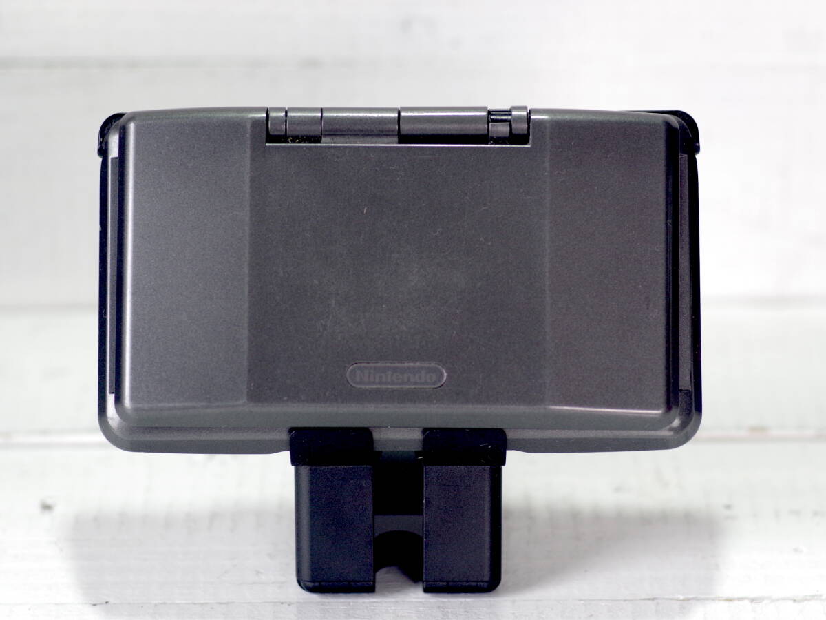 M13235【DS】初代 NINTENDO DS (黒)本体のみ 通電ランプ(オレンジ)点灯後 電源おちます。バッテリーなし ヒンジ破損 外装清掃殺菌 60サイズ拍卖