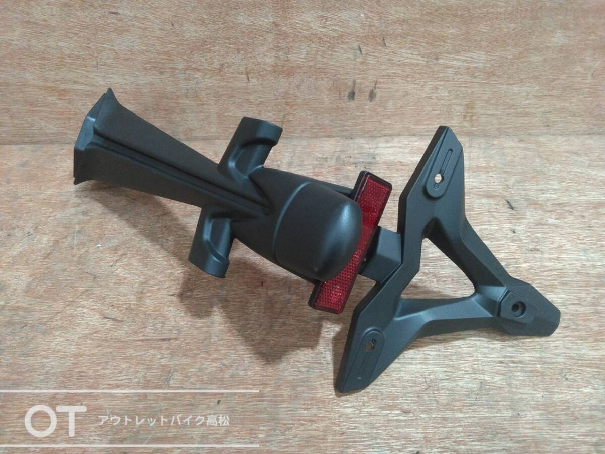 トライアンフ ストリートトリプル フェンダー 刻印 2308676 中古 ウインカーなし P1808257拍卖