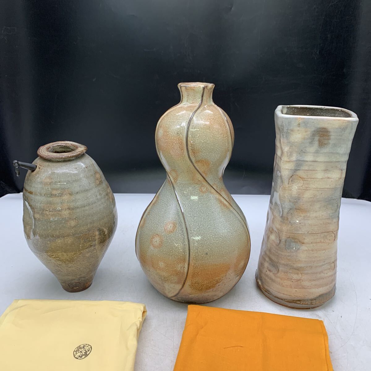 M-8-6■ 萩焼 花入 まとめて 掛鶴首花入 高さ約17cm / 瓢花入 高さ約25cm / 四角 スクエア 花入 高さ約21.5cm / 13代 田原陶兵衛 箱無拍卖