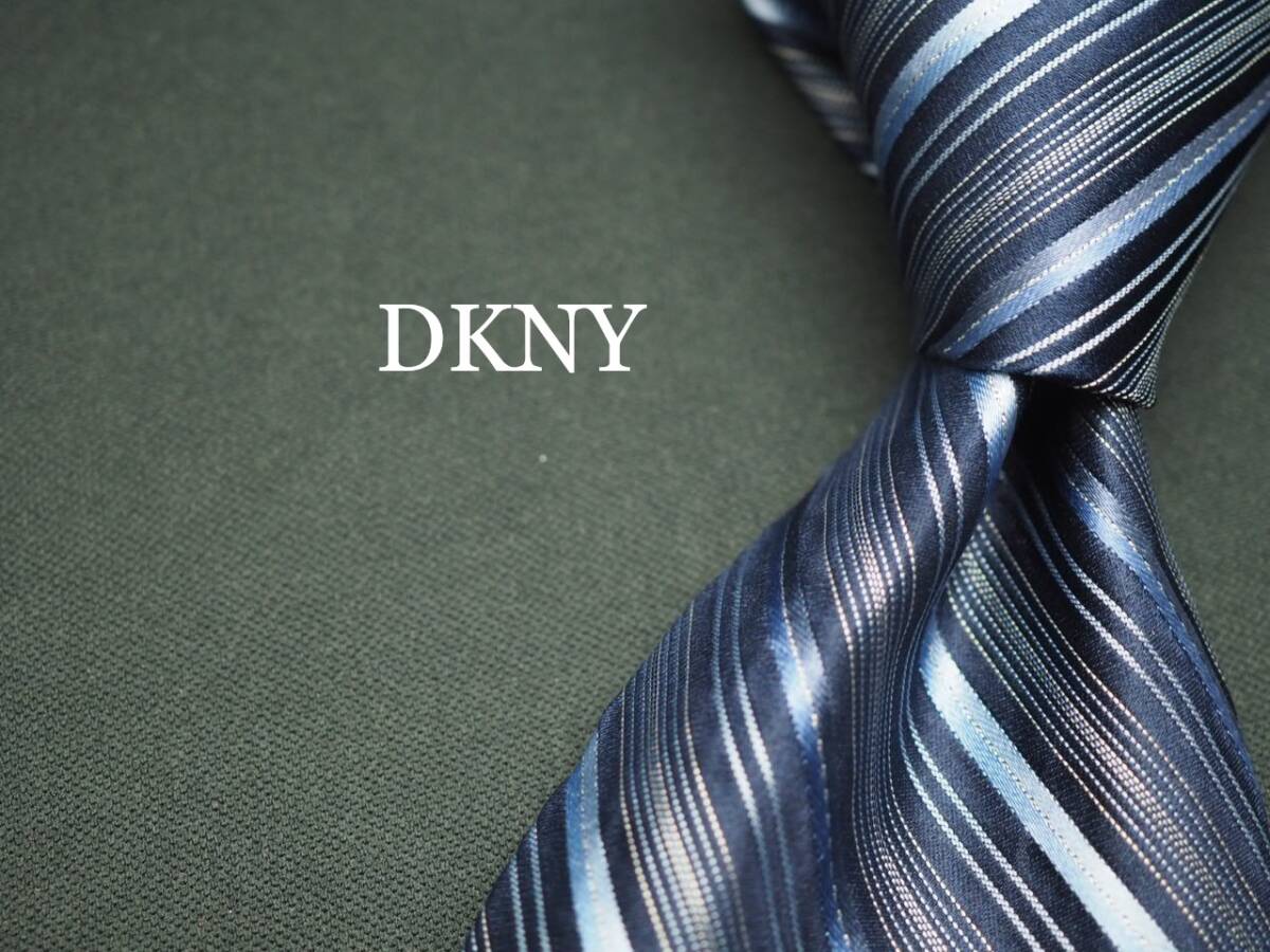 美品【DKNY ダナキャラン ニューヨーク】 F1581 ネイビー系 SILK ブランド ネクタイ 古着 良品拍卖