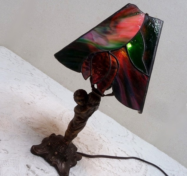 (☆BM)ステンドグラス テーブルスタンド(0827-①)卓上照明 クラッシックレトロ アンティーク調 中世ヨーロッパ調 小ぶり ランプ ガラス拍卖