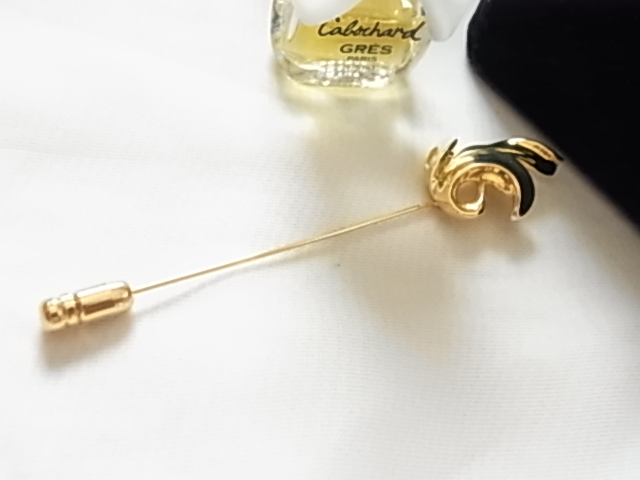 ビンテージ/ヴィンテージ 金色トーン ゴールドトーン リーフのようなデザイン アンティーク調の素敵なピンブローチ♪♪拍卖