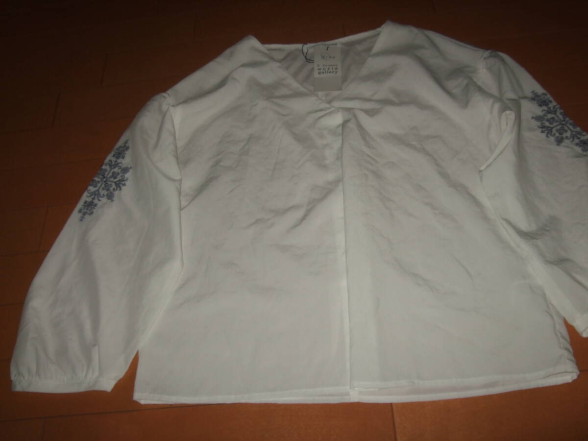 新品タグ付送料込即決☆E hyphen world gallery袖刺繍ブラウス☆オフホワイト フリー拍卖