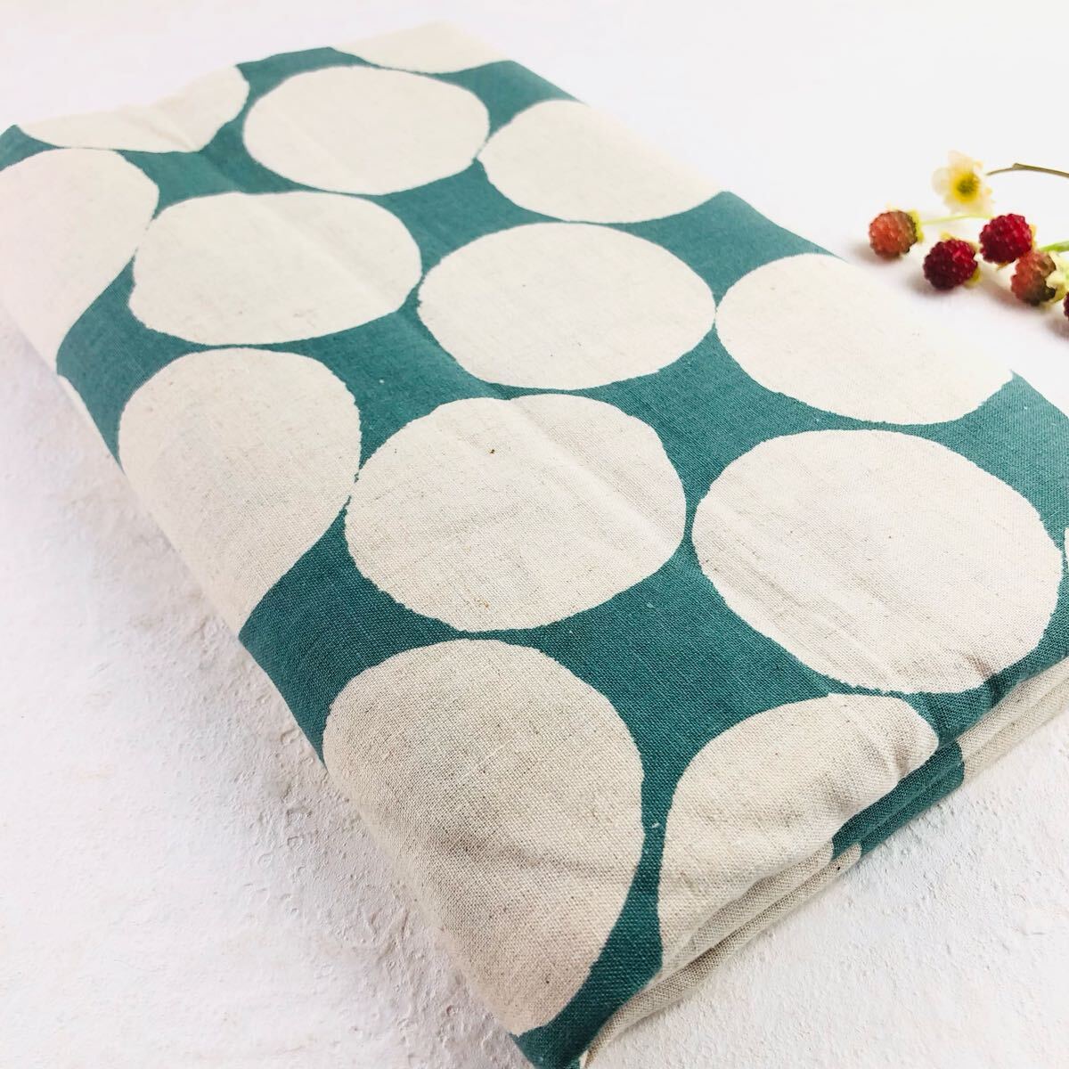 はぎれ 108×50 ハーフリネン コットンリネンシーチング まる 水玉 北欧風 50㎝ 綿麻 グリーン系拍卖