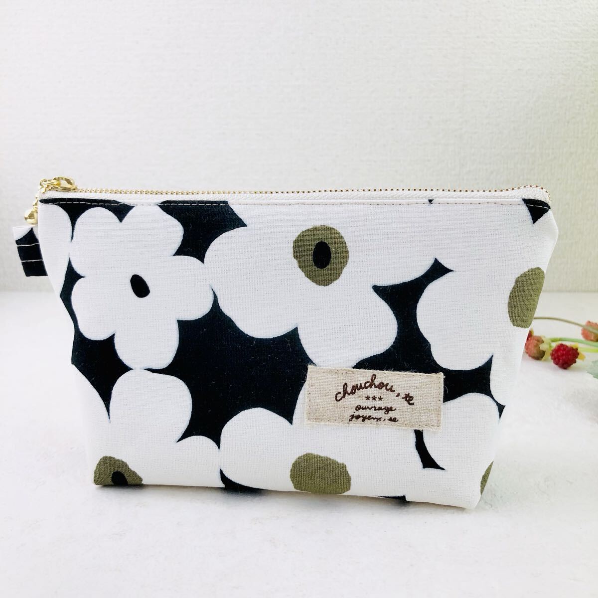 北欧風 お花のまち付きポーチ コスメポーチ ハンドメイド ファスナーポーチ ポーチ 小物入れ ミニポケット付き拍卖