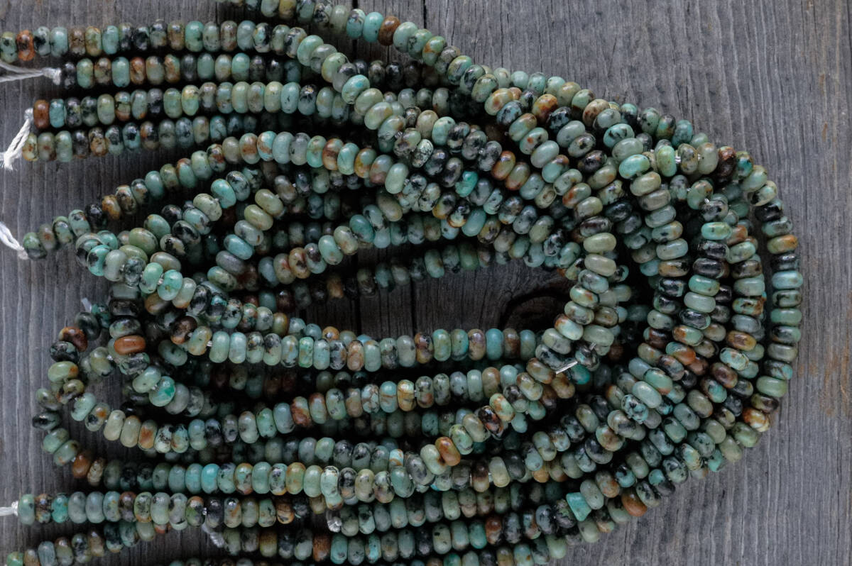 *Africa n Turquoise button type拍卖