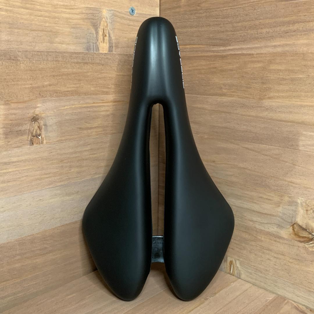 【新品】RIDERACE コンフォートサドル 308g ブラック クロスバイク ロードバイク グラベルロード拍卖