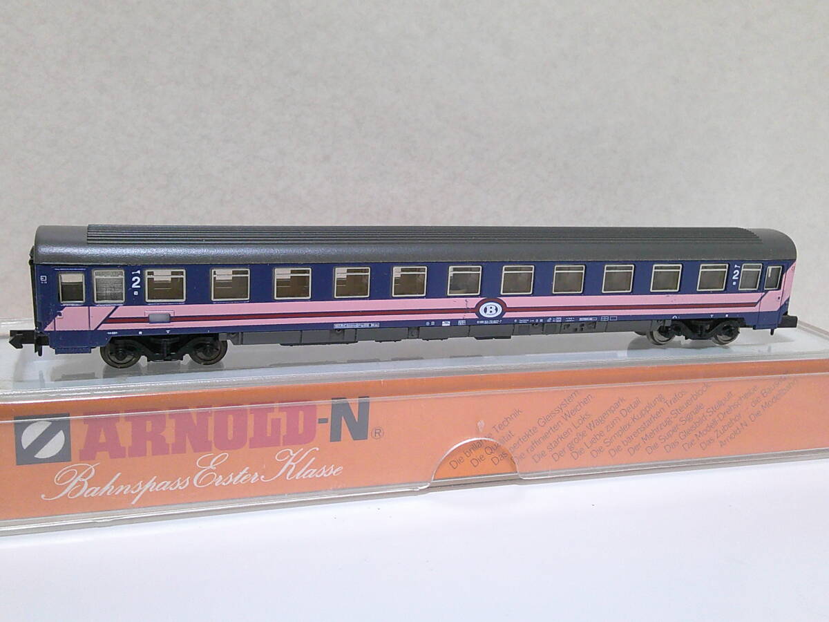 ARNOLD 3771-10 SNCB ベルギー国鉄 EUROFIMA客車 2等簡易寝台車 I6Bc ブルー/ピンク塗装 Ep.4拍卖