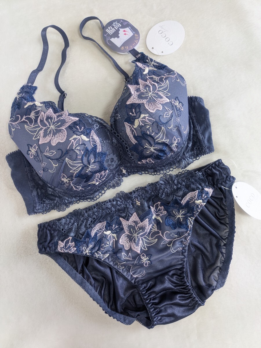 お泊まりに☆C70ブラ&パンティ上下お揃い☆未使用☆脇高☆ボリュームup☆きれいレースのカシュクール☆ネイビー☆匿名配送可☆タグあり☆拍卖