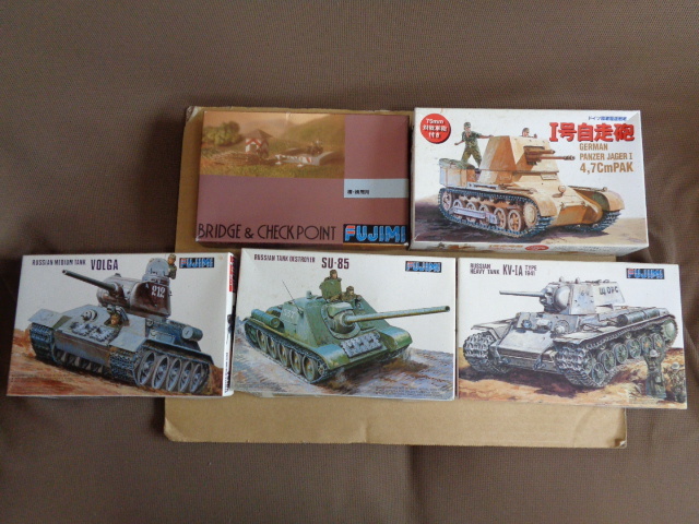 フジミ1/76戦車模型等5個①橋・検問所②ドイツ1号戦車③ソ連ボルガ(T34)④同SU-85⑤同kV-1A 定形外920円送付拍卖