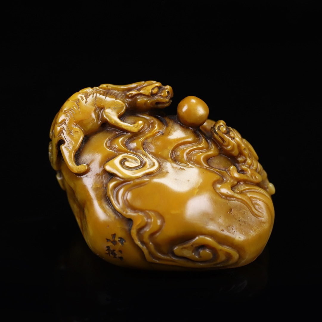 唐物 【清代篆刻家 黄易 号:小松】寿山石 田黄石 栗黄キレート龍 閑章 印鑑 花梨木箱 天然石 篆刻 古印材 極細工 中国古玩 骨董品 D68拍卖