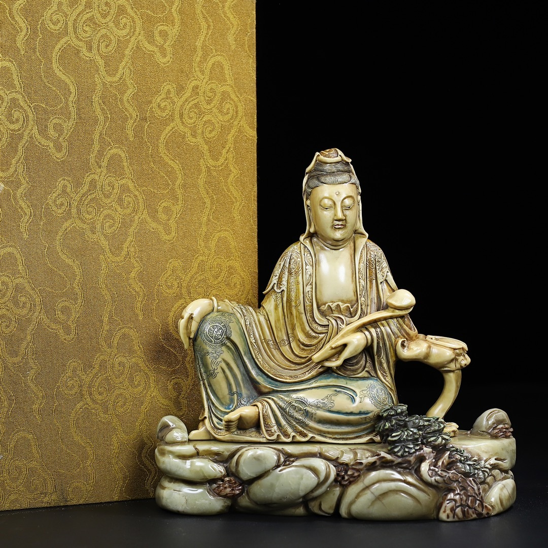 唐物 【清代篆刻家 呉熙載 字:讓之】寿山石 彫刻【觀音賜福】如意觀音 置物 天然石 手彫 篆刻 極細工 中国古玩 骨董品 古美味 D68拍卖