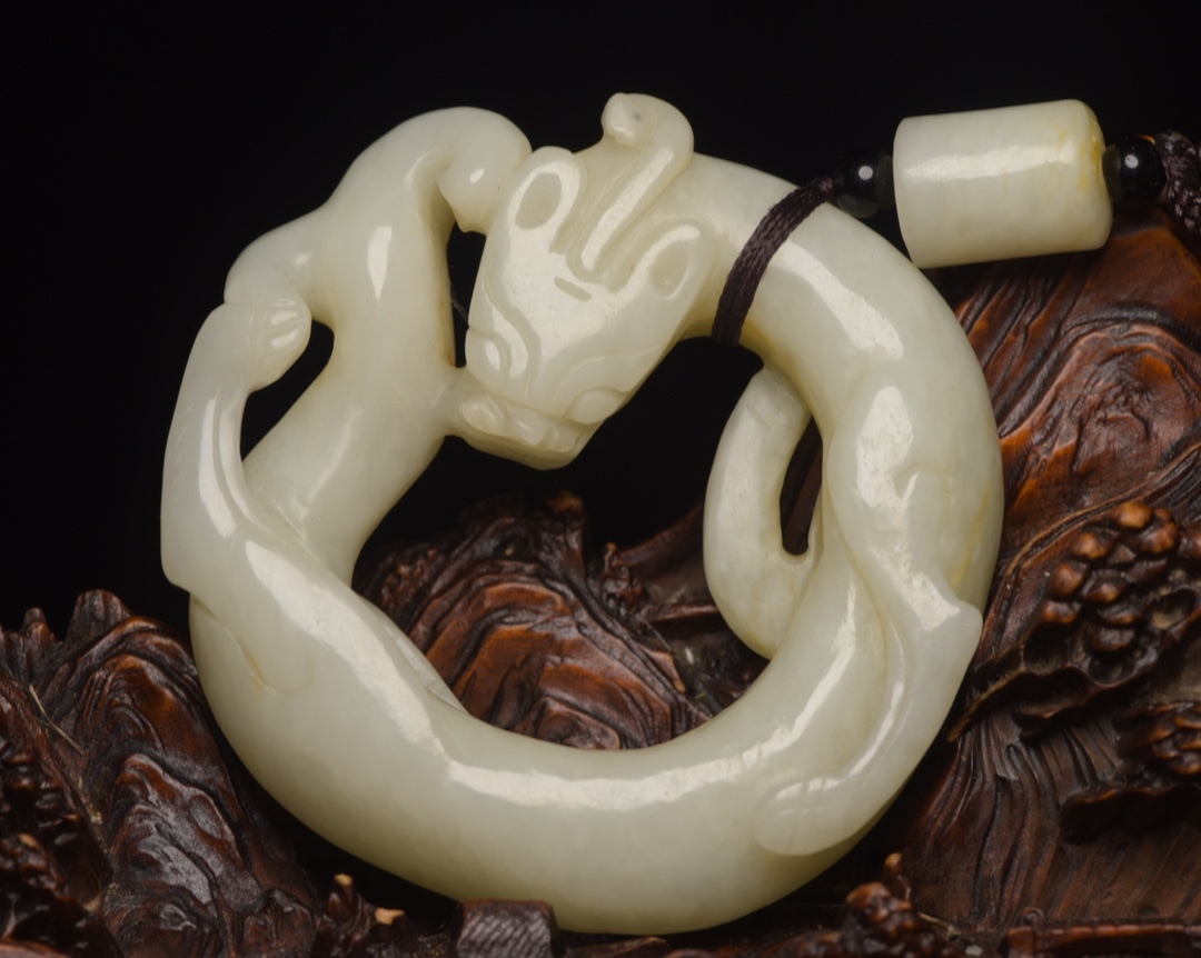 唐物 清 玉彫 和田玉 龍佩 玉質温潤細膩 沁色自然 包漿一流 極細工 中国古玩 骨董品 古美味 D68拍卖