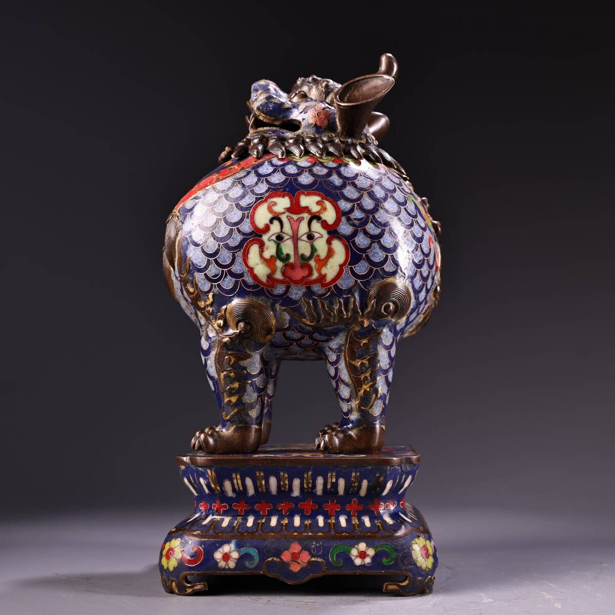 唐物 大明 宣德年製 純銅 全銅 高浮彫鏨刻 つねる絲琺瑯 景泰藍貔貅 獸形熏香爐 香道具 銅製 銅器 極細工 中国古玩 骨董品 古美味 D68拍卖