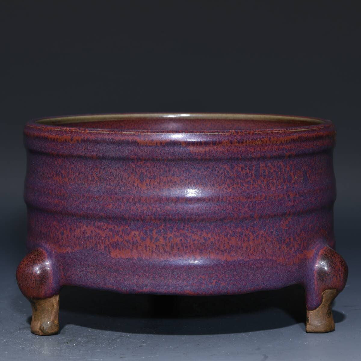 唐物 宋 鈞窯 バラ本紫釉 弦紋三足奩 陶芸 古陶磁器 中国磁器 極細工 中国古玩 骨董品 古美味 D68拍卖