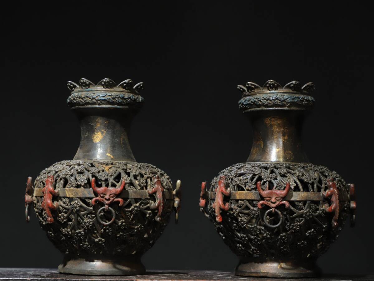 唐物 大明 正德年制 銅【鏤空花瓶】擺件一對 銅製品 銅器 極細工 古美術品 時代物 中国古玩 骨董品 D68拍卖