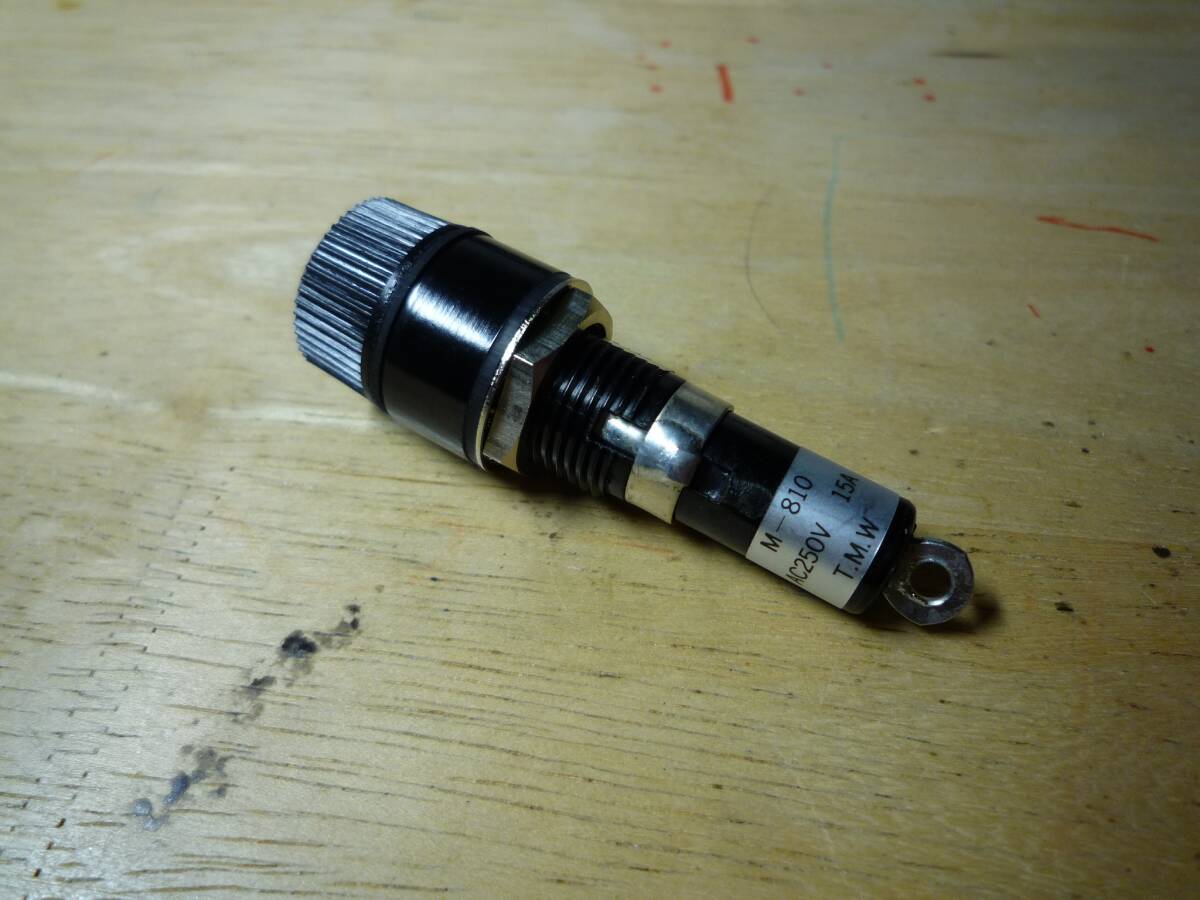 ヒューズホルダー ヒューズソケット 筒型ネジ式 適用ヒューズサイズΦ6.4mm×30mm 新品未使用拍卖